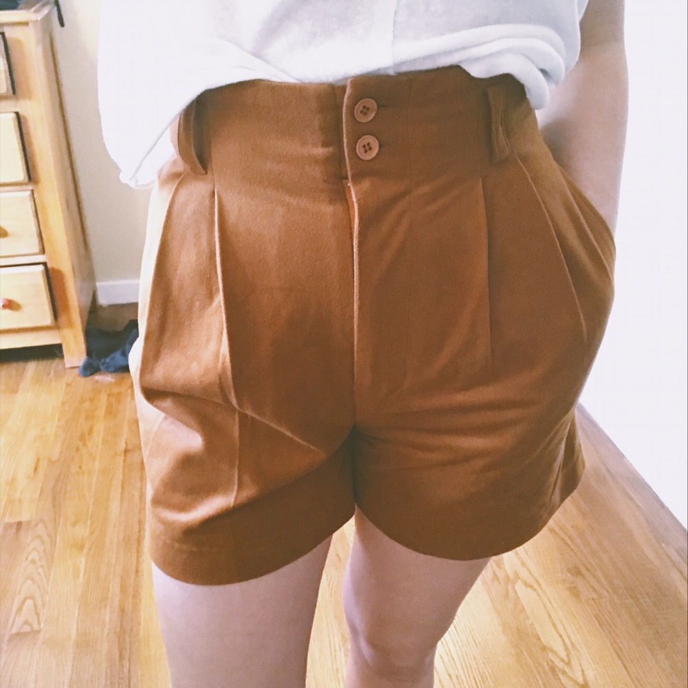 Vintage high-waisted pleated shorts